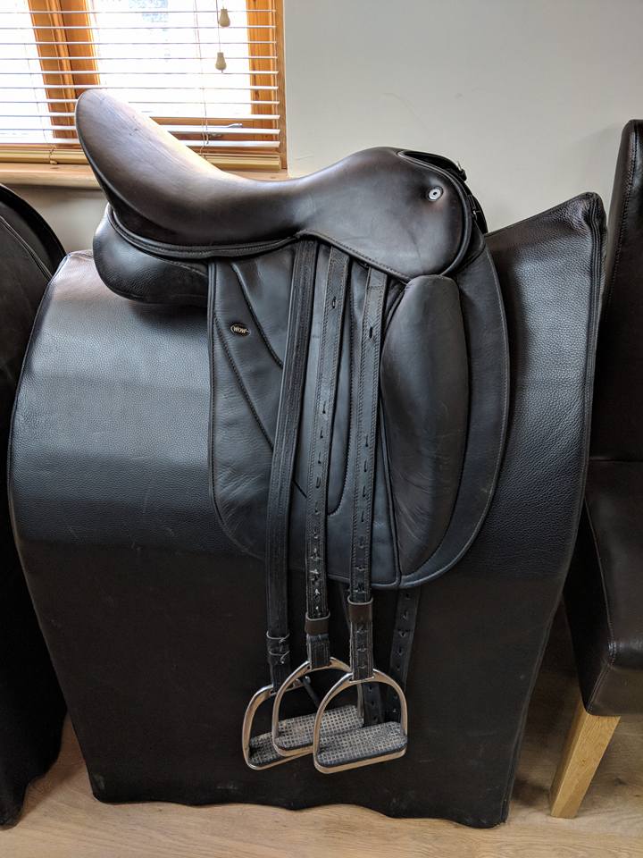 WOW wow dressage saddle 